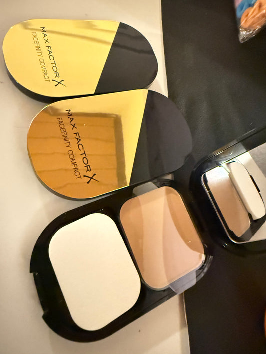 Max factor facefinity Compact